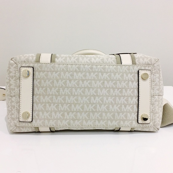 Michael Kors Vanilla White Adjustable Strap Tote Bag - Picture 3 of 12